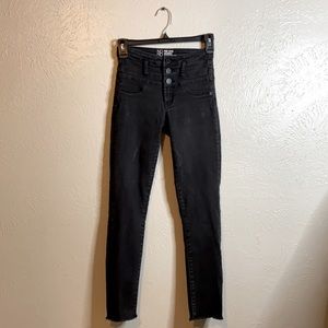 No Boundaries• Mid Rise• Black• 3 buttons